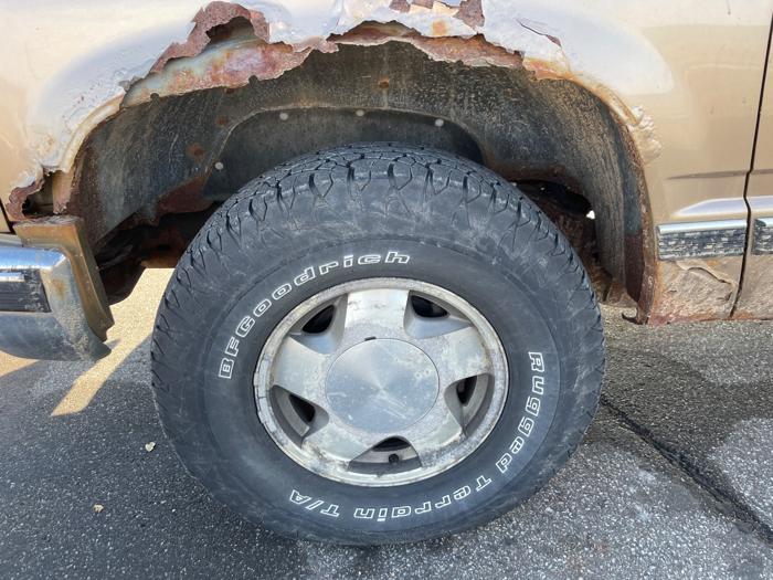 1999 gmc suburban 1500-4wd with 201982 miles for sale near elk-river, minnesota 1f83c6aa5a294474a75153b66fa170be.jpeg