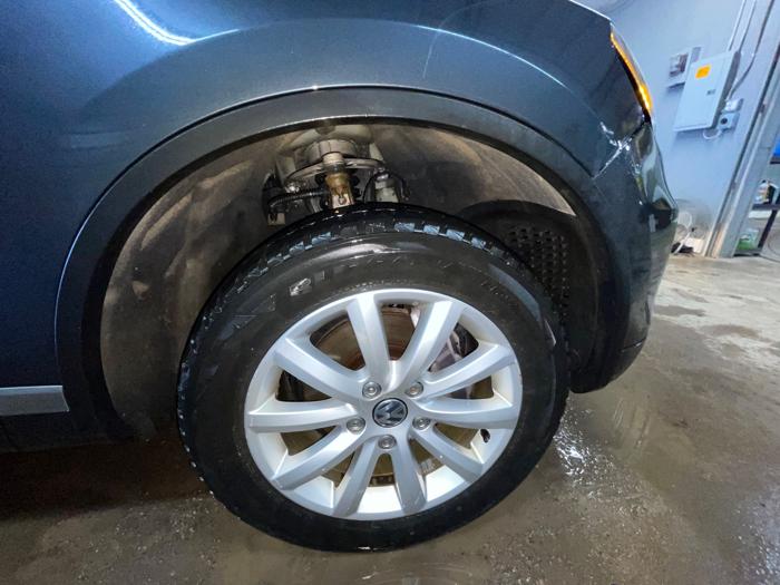 2012 volkswagen touareg vr6-lux with 229771 miles for sale near elk-river, minnesota 1fbbe578de3e4e8e83660448c392d5d3.jpeg