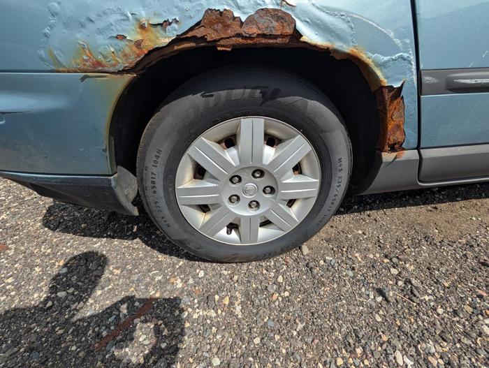 2008 chrysler pacifica lx-fwd with 284010 miles for sale near elk-river, minnesota 1fe480eace444fa59b247c237ef9b552.jpg