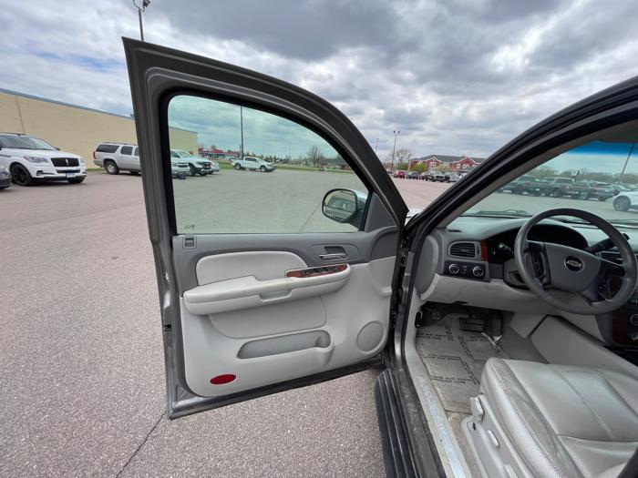 2009 chevrolet suburban lt1-1500-4wd with 253232 miles for sale near redwood-falls, minnesota 20605d00f9a442fb973d7b0471bcee42.jpeg