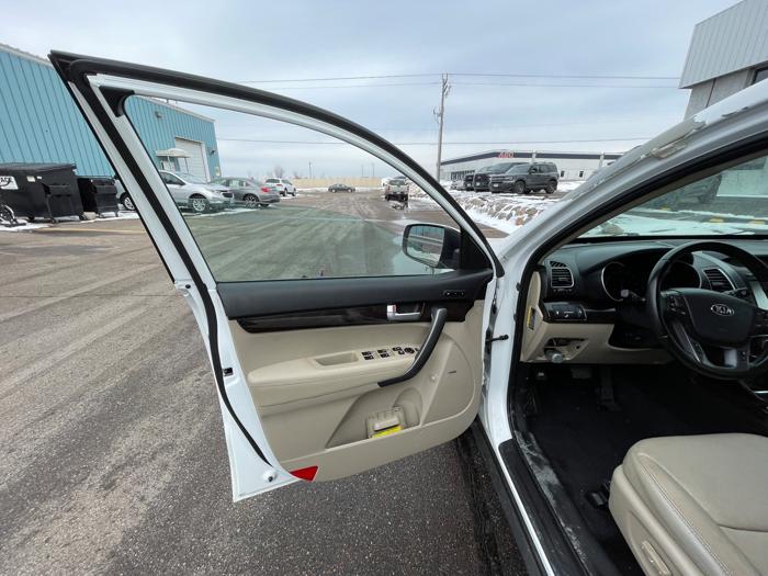 2014 kia sorento ex-v6-2wd with 62812 miles 207dac4fd242422a99b67b307cf9cb7e.jpeg