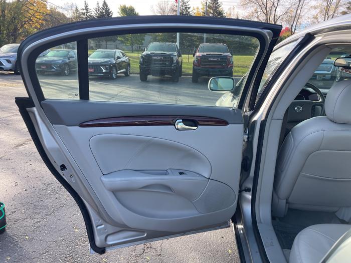2007 buick lucerne cxl-v8 with 188221 miles for sale near white-bear-lake, minnesota 20a9e537336b44308f6dfe0ccc40ed6e.jpeg