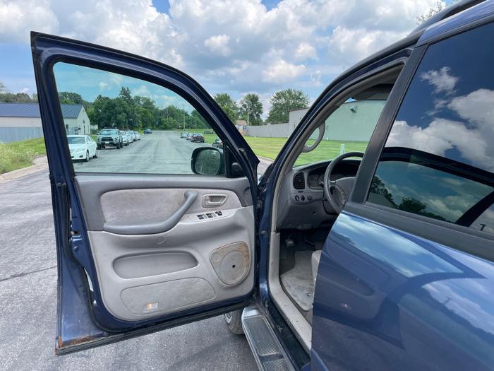 2004 toyota sequoia sr5-4wd with 183612 miles for sale near elk-river, minnesota 210732031c3e4567bc6f8aab11b4443c.jpeg