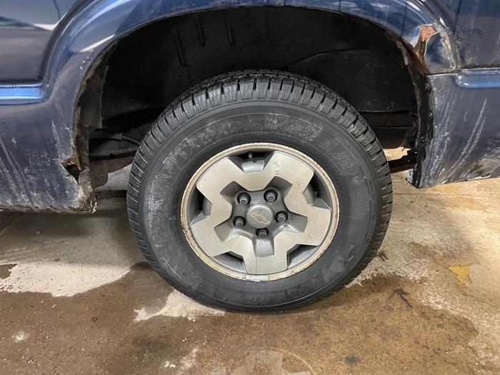 2002 chevrolet blazer 2-door-4wd-ls with 141544 miles for sale near elk-river, minnesota 211128d32bf84930a16c4faaca4b3e70.jpeg