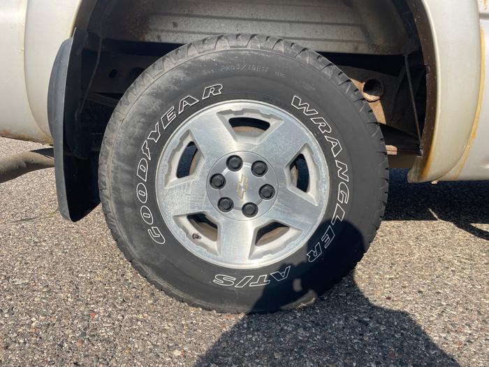 2005 chevrolet silverado-1500 ls-crew-cab-4wd with 208845 miles for sale near annandale, minnesota 2133925f3e0d41c7845dcd4786fbcb1a.jpeg