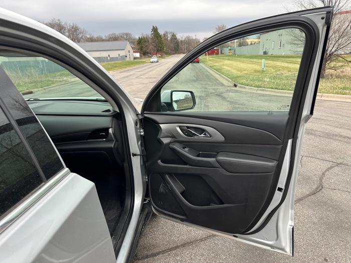 2019 chevrolet traverse lt-cloth-fwd with 140494 miles for sale near elk-river, minnesota 21d30e4cab174ea4bc8379dc2a95933a.jpeg