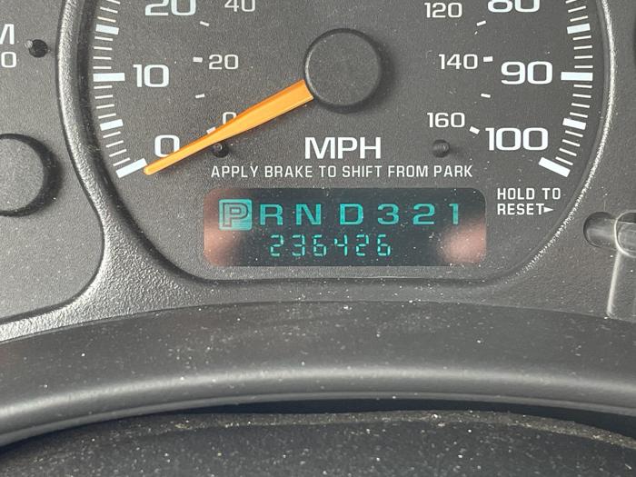 2001 chevrolet suburban 1500 with 236426 miles for sale near elk-river, minnesota 21d8610c69054a62b76160e159049c40.jpg