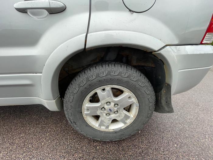 2006 ford escape limited-4wd with 213037 miles for sale near redwood-falls, minnesota 21dfe2bcc44b4f1d98861ea531c801cf.jpeg