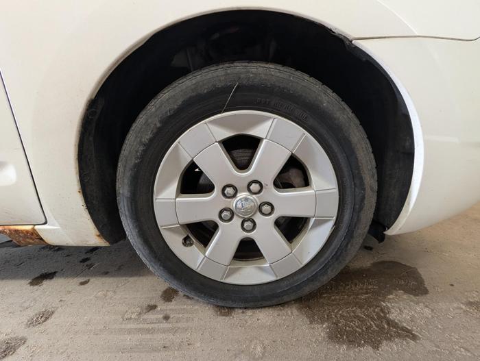 2006 toyota prius 4-door-liftback with 297498 miles for sale near elk-river, minnesota 220919cd3ccb44708734fc458a7fe65f.jpg