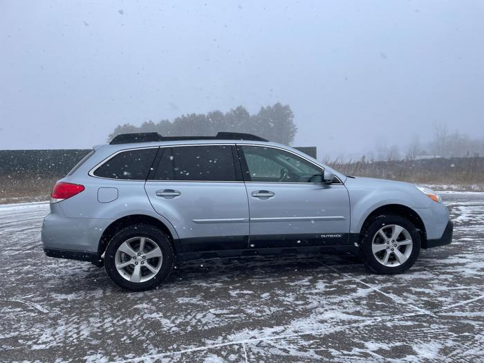 2013 subaru outback limited with 157132 miles for sale near elk-river, minnesota 221c77e4b6a648c69c0aaace0227c87c.jpg