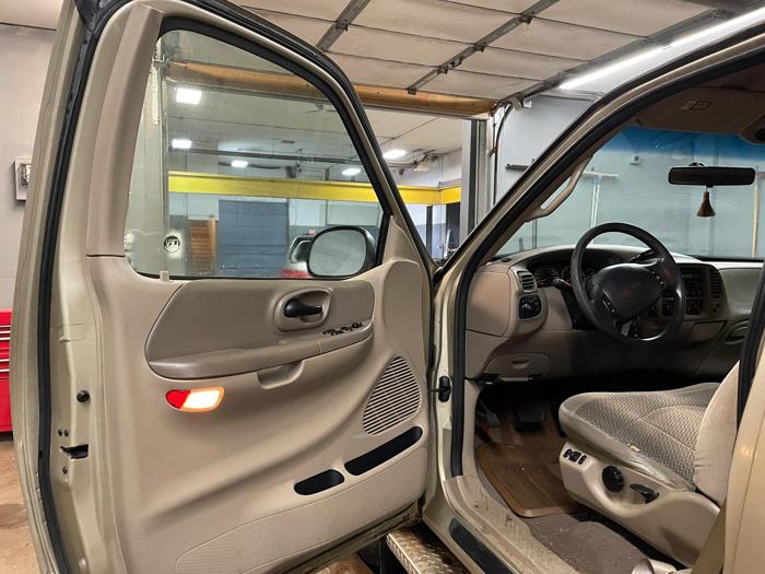 2000 ford f-150 xl with 170673 miles for sale near elk-river, minnesota 22c1f85c3e1b4a809aa2292edbbe8444.jpg