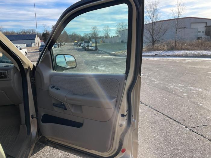 2002 ford explorer xlt with 203228 miles for sale near elk-river, minnesota 22d89ef851284c718f2c801bcfbb4be9.jpg