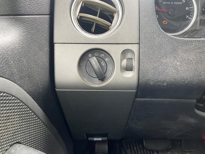 2004 ford f-150 xl-supercab-4wd with 113212 miles for sale near spring-lake-park, minnesota 233a625615e44b9f97f6ae00f2dc59da.jpeg