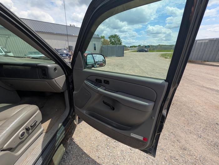 2005 gmc yukon-xl 1500-4wd with 171211 miles for sale near elk-river, minnesota 237a0509e371451baf58358f52c30f48.jpg