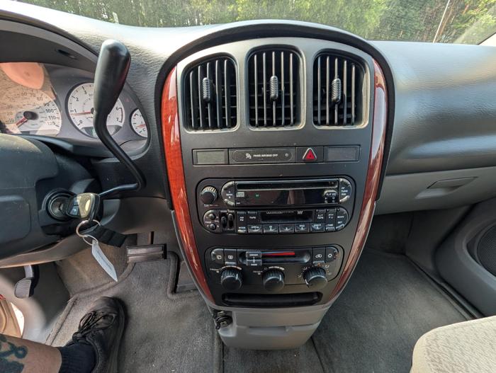 2006 chrysler town-&amp;-country lx with 222575 miles for sale near elk-river, minnesota 238b30b05bb84bfe85066ce187b671e3.jpg