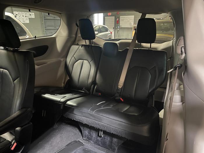 2017 chrysler pacifica touring-l with 146565 miles for sale near elk-river, minnesota 240c1e466b624ee38b9bcf44759e15e1.jpg