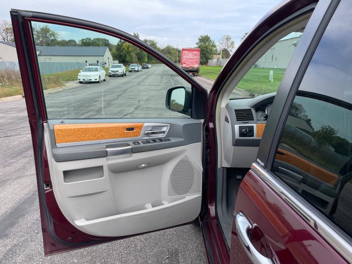 2008 chrysler town-&-country limited with 80731 miles for sale near elk-river, minnesota 245d8774653540e293005996baf17fa6.jpeg
