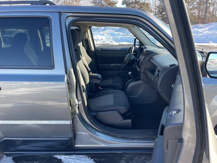 2011 jeep patriot 2wd with 206838 miles for sale near farmington, minnesota 24b7e2a06862412d8512681dc6338425.jpeg