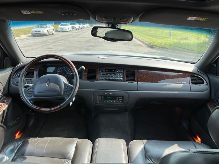 2002 lincoln town-car signature with 144823 miles for sale near elk-river, minnesota 253dc352ee6442459d288503f0a7f3ba.jpeg