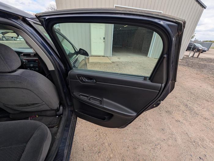 2007 chevrolet impala ls with 315719 miles for sale near elk-river, minnesota 2579b2a4b4cd42d78db09214175a9468.jpg