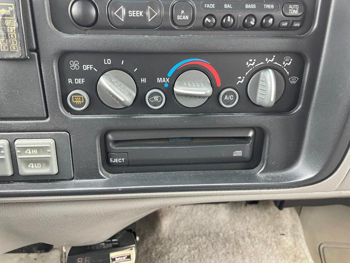 1996 chevrolet suburban with 227941 miles for sale near elk-river, minnesota 25db0e41677043668bbbba81756615c7.jpg
