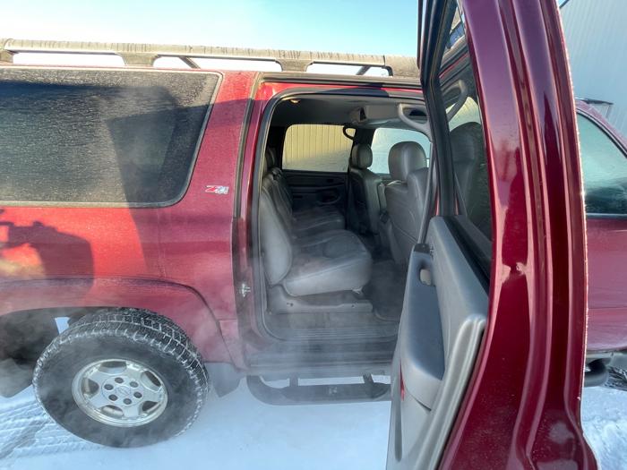 2006 chevrolet suburban 1500-4wd with 211968 miles for sale near elk-river, minnesota 2672e6e8954c45788c486e973087391f.jpeg