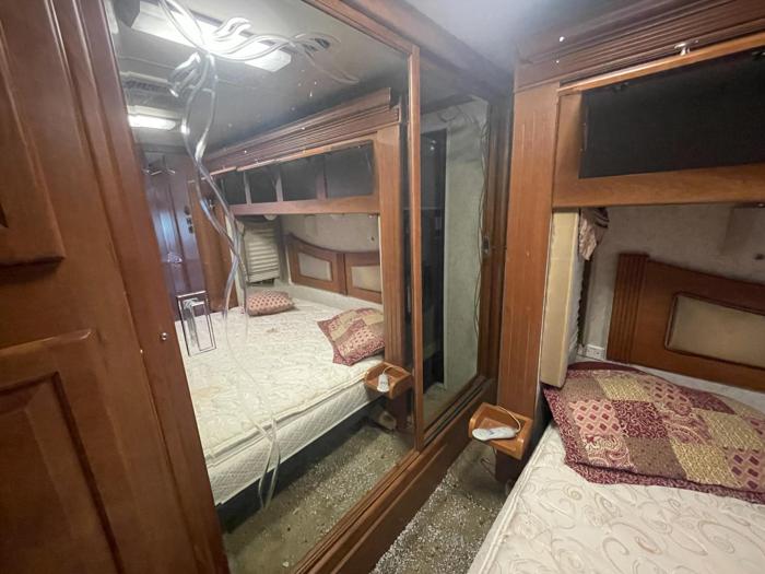 2006 freightliner x-line-motorhome - with 27483 miles for sale near elk-river, minnesota 26f6bbb170ab4224af24c12b44cf40b3.jpg