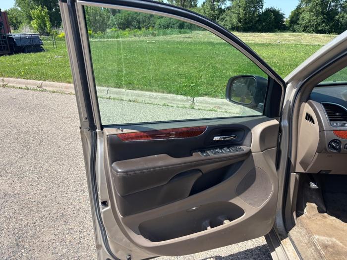 2013 chrysler town-&-country touring-l with 219628 miles for sale near savage, minnesota 270520ffdd524f86b49a03e4413dede8.jpeg
