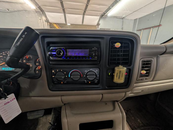 2001 chevrolet tahoe 4wd with 256492 miles for sale near elk-river, minnesota 270663b0c42b4499923c825571188bc9.jpg
