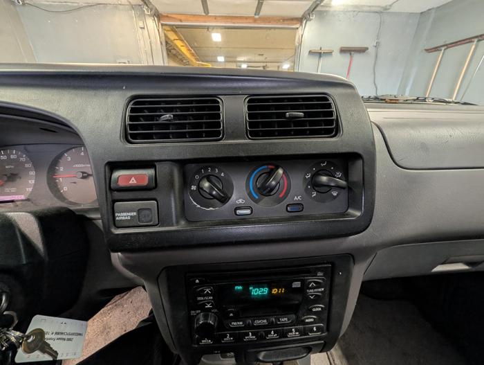 2000 nissan frontier xe-v6-king-cab-4wd with 105652 miles for sale near elk-river, minnesota 277b30bedb564eb083faa06e28abdad4.jpg