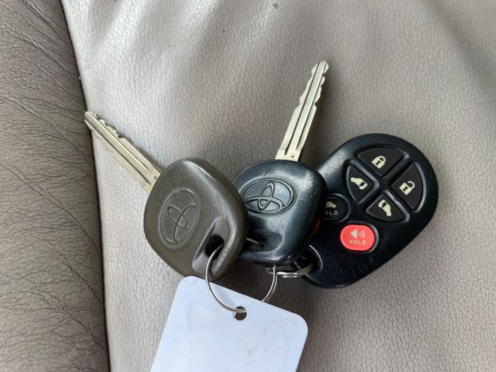 2007 toyota sienna xle-fwd with 212907 miles for sale near elk-river, minnesota 278f609578034338b02b5452e38f9f00.jpeg