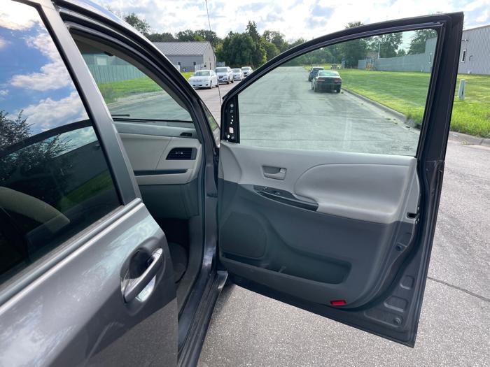 2011 toyota sienna le-8-pass-v6 with 190349 miles for sale near elk-river, minnesota 27903ec53c03429c99b8c3e2cb74ac71.jpeg