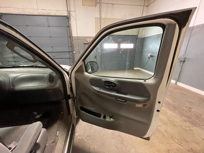 2002 ford f-150 xl-supercab-short-bed-4wd with 253075 miles for sale near elk-river, minnesota 284ac2e65ccc4ef49a2b73b04fbb64bb.jpeg