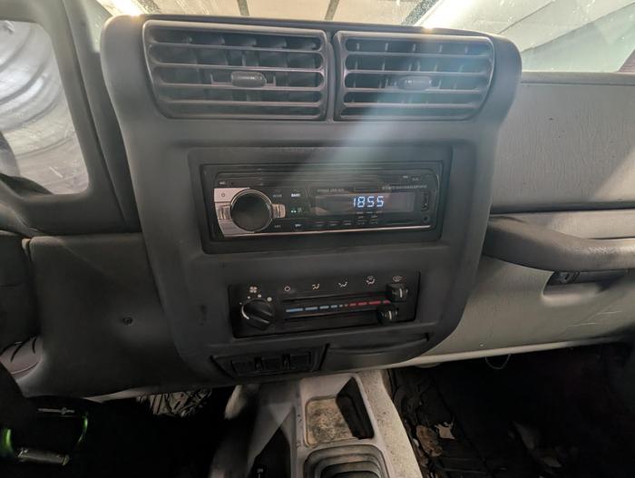 1998 jeep wrangler se with 165405 miles for sale near elk-river, minnesota 28b521ecb0ff4f5083efed871c78270f.jpg