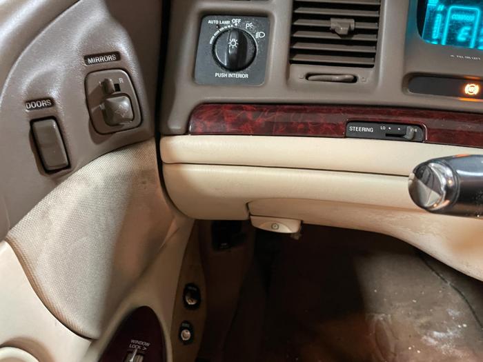 1997 lincoln town-car with 211180 miles for sale near elk-river, minnesota 2909b2b93df34288affa51f5d6e2fbb5.jpg