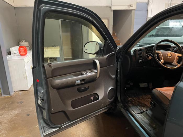 2007 chevrolet silverado-1500 1500 with 138097 miles for sale near elk-river, minnesota 2b4a60d525dc448c8a1b38622a997afc.jpg