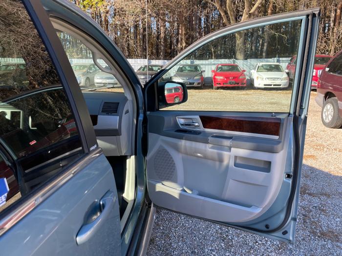 2010 chrysler town-&-country touring with 85465 miles for sale near elk-river, minnesota 2b735be70cb24f08adc4ca1968d3cdac.jpeg