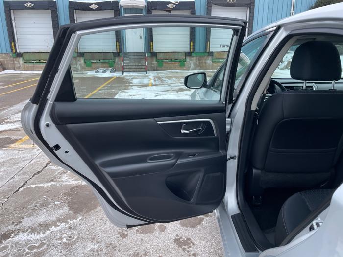 2017 nissan altima 2.5-s with 153306 miles 2b8c2cecf01a4cb88717bcfe39409301.jpeg