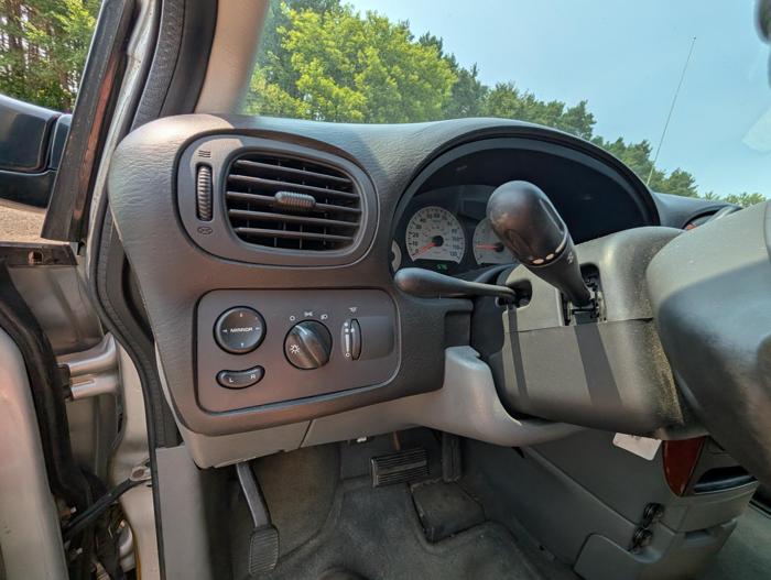 2006 chrysler town-&amp;-country lx with 222575 miles for sale near elk-river, minnesota 2c464e46d54944e9860eccc47b994ec0.jpg