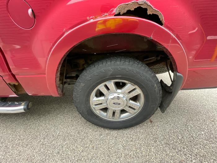 2008 ford f-150 xlt-supercrew-short-box-4wd with 166223 miles for sale near rochester, minnesota 2c81c24188a14e5b9a5e4126001c88e4.jpeg