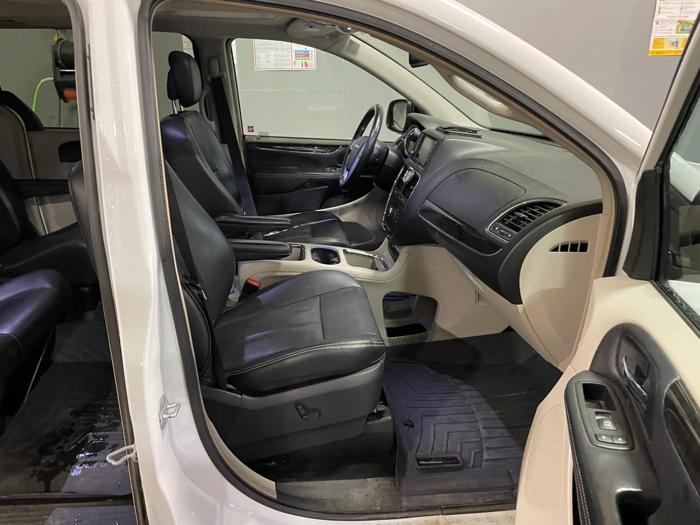 2014 chrysler town-and-country touring-l with 198131 miles for sale near elk-river, minnesota 2cc5b9dd289b4782a254f608ac8f1564.jpg