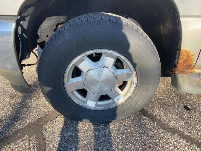 2006 gmc yukon-xl sl-1500-4wd with 260584 miles for sale near fridley, minnesota 2cfb85bb8c1f440a9074b270549e11c1.jpeg