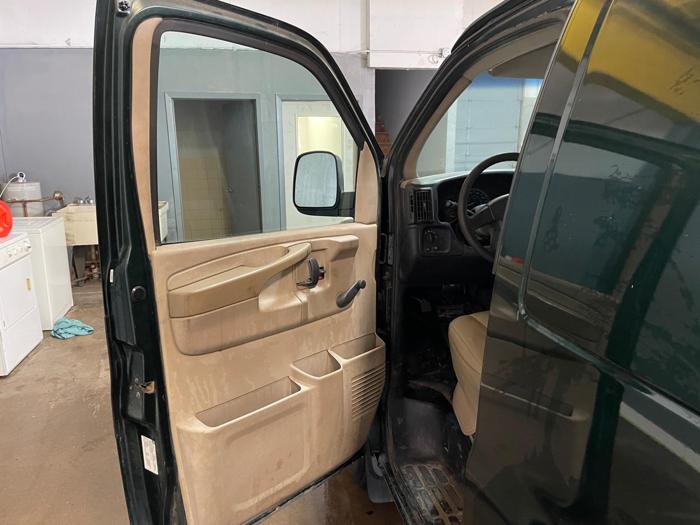 2003 chevrolet express 2500 with 401128 miles for sale near elk-river, minnesota 2d2376f5282446b68ad370c9b32fca4e.jpg
