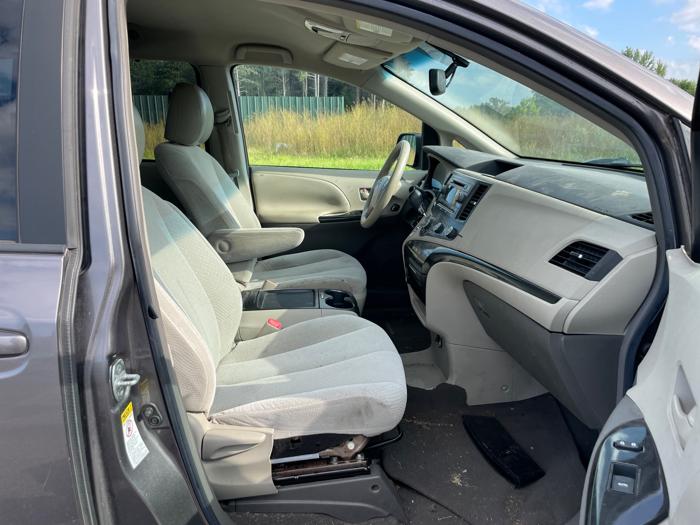 2011 toyota sienna le-8-pass-v6 with 190349 miles for sale near elk-river, minnesota 2d3cd53ccf4640dfae8039320e95ea61.jpeg