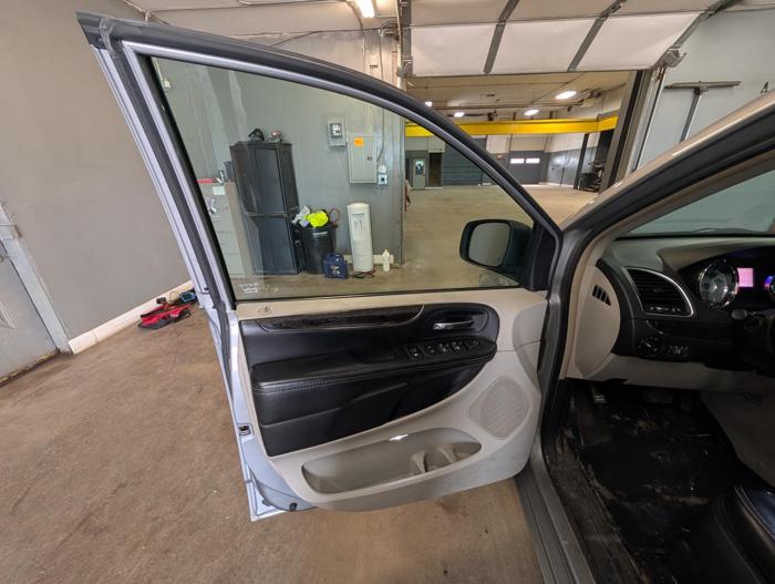 2015 chrysler town-&-country touring with 221411 miles for sale near elk-river, minnesota 2d63f6414e0f4ddd875023742b210caf.jpg