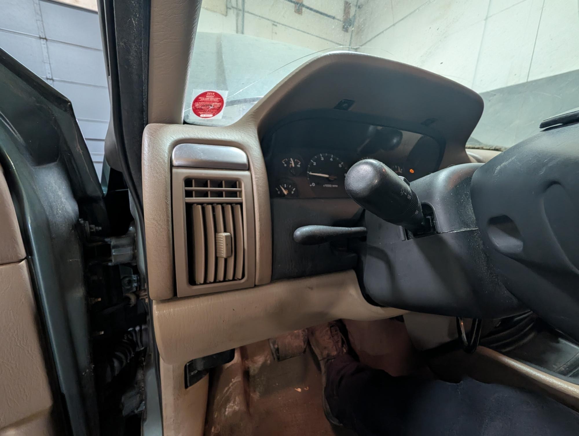 2004 jeep grand-cherokee laredo-4wd with 184162 miles for sale near elk-river, minnesota 2d94a1a22a8a47779f446067be789dc6.jpg