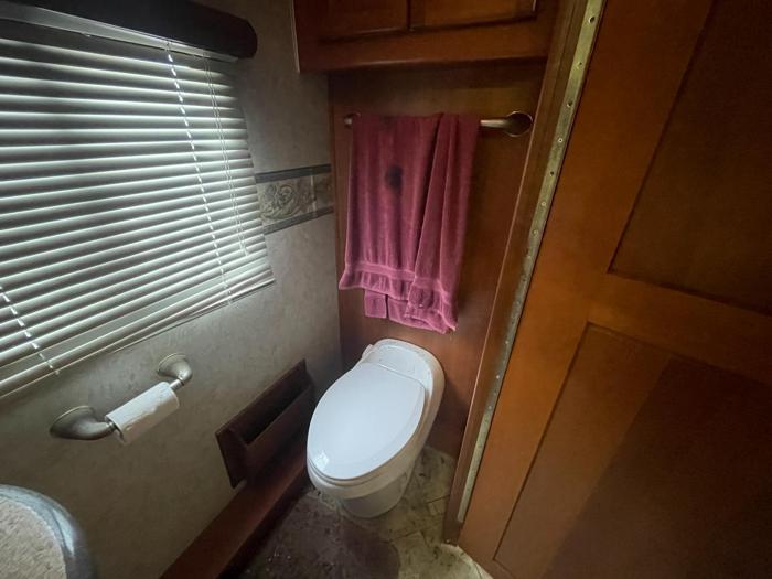 2006 freightliner x-line-motorhome - with 27483 miles for sale near elk-river, minnesota 2e1671f0ad1f4007ae08ad6377db031d.jpg