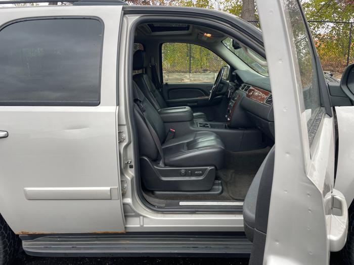 2007 chevrolet tahoe ls-4wd with 188898 miles for sale near white-bear-lake, minnesota 2f4ff17abe2947cb986c9d75b2b3f6f7.jpeg