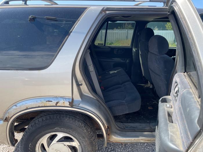 2000 chevrolet blazer ls-4-door-4wd for sale near elk-river, minnesota 2fdde98089614d05a8ce3839260bd93a.jpeg