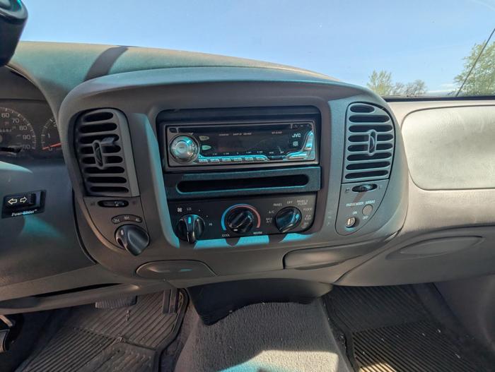 1998 ford f-150 xl-supercab-short-bed-4wd with 210191 miles for sale near elk-river, minnesota 2fef291f8d6c45e187f55c280a4fac39.jpg